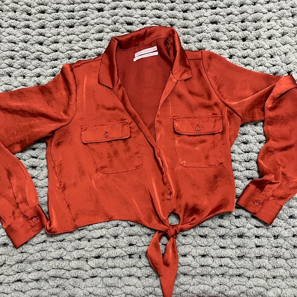 ✨ Urban Outfitters Burnt Orange Tie-Front Blouse ✨ Size Women's Small - Picture 9 of 9